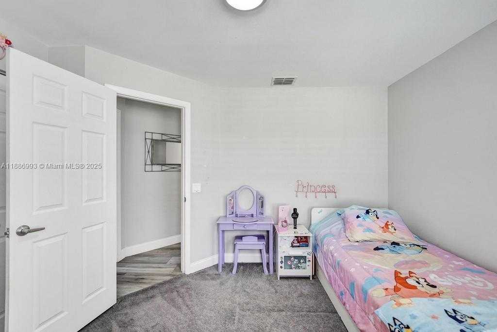 Small Image of 2655 ARBORWOOD RD, Davie Number 22