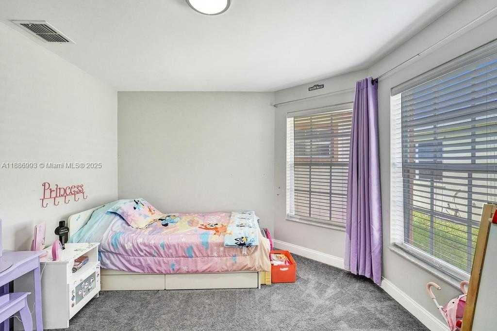 Small Image of 2655 ARBORWOOD RD, Davie Number 23