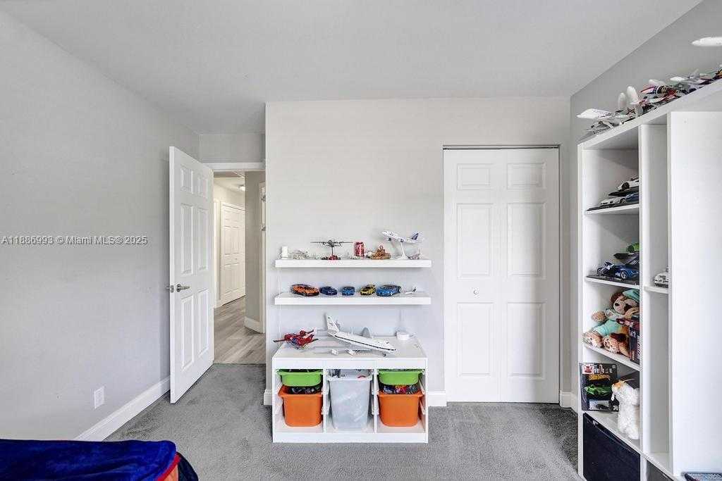 Small Image of 2655 ARBORWOOD RD, Davie Number 25