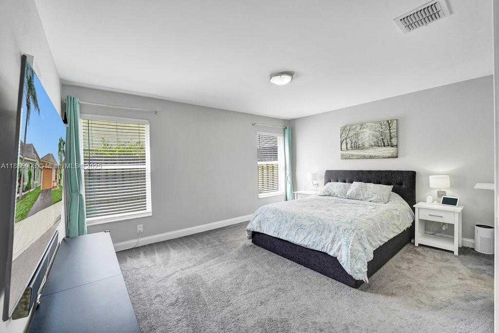 Small Image of 2655 ARBORWOOD RD, Davie Number 31