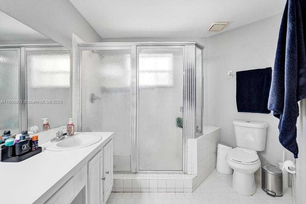 Small Image of 2655 ARBORWOOD RD, Davie Number 33