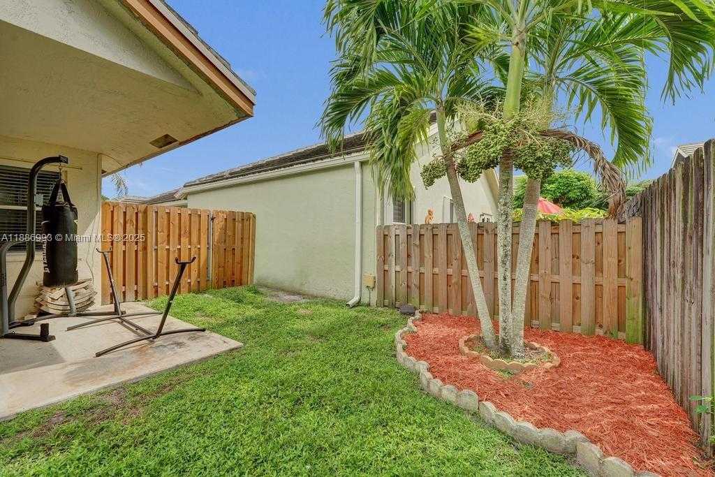 Small Image of 2655 ARBORWOOD RD, Davie Number 34