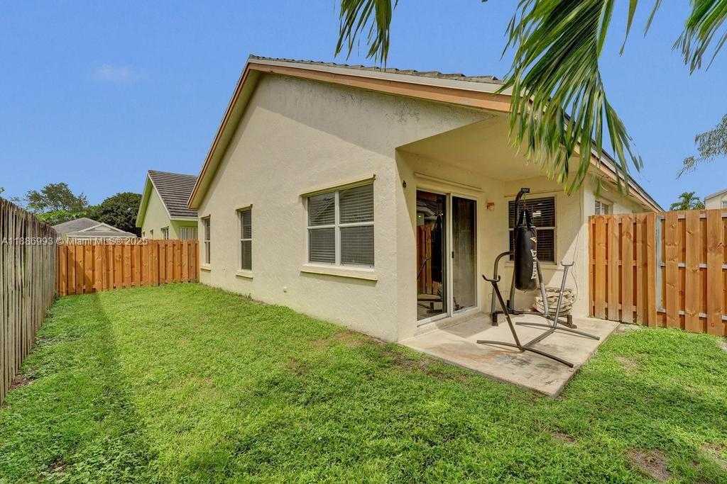 Small Image of 2655 ARBORWOOD RD, Davie Number 35