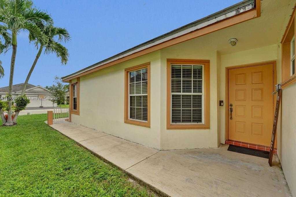Small Image of 2655 ARBORWOOD RD, Davie Number 36