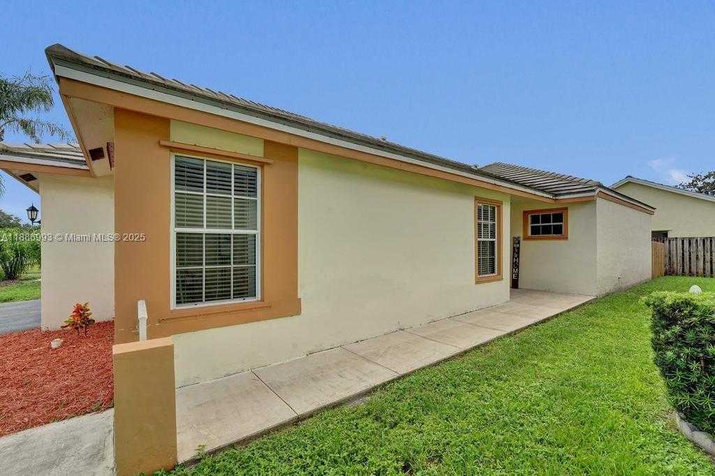 Small Image of 2655 ARBORWOOD RD, Davie Number 37