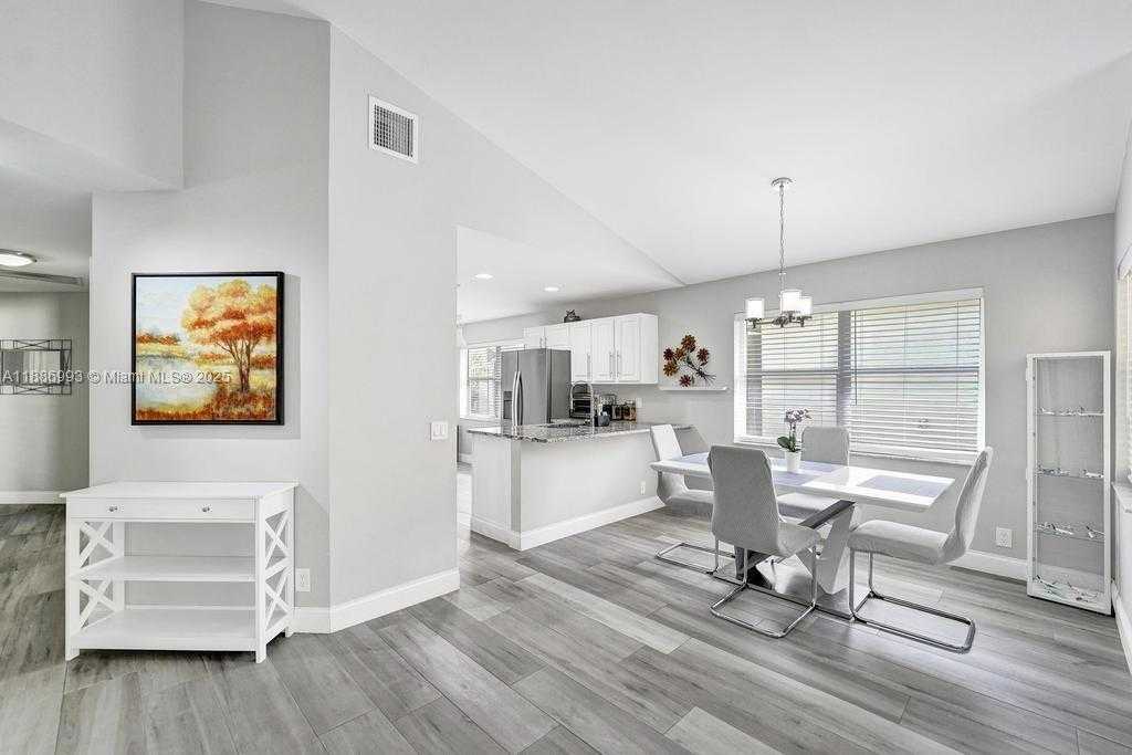 Small Image of 2655 ARBORWOOD RD, Davie Number 5