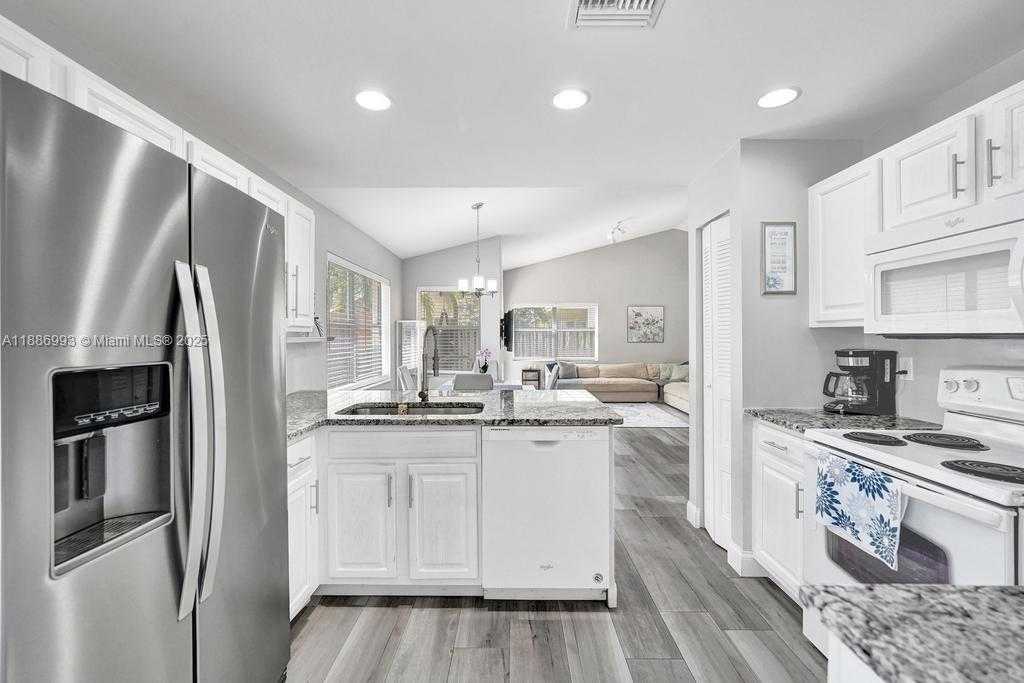 Small Image of 2655 ARBORWOOD RD, Davie Number 8