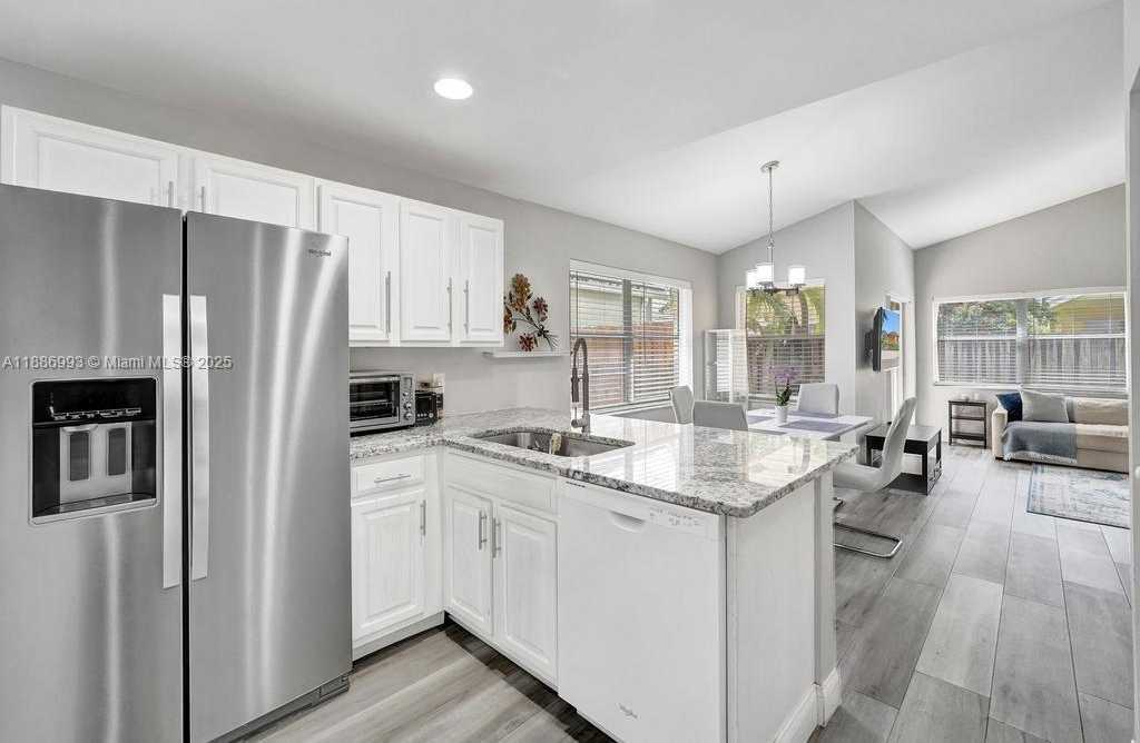 Small Image of 2655 ARBORWOOD RD, Davie Number 9