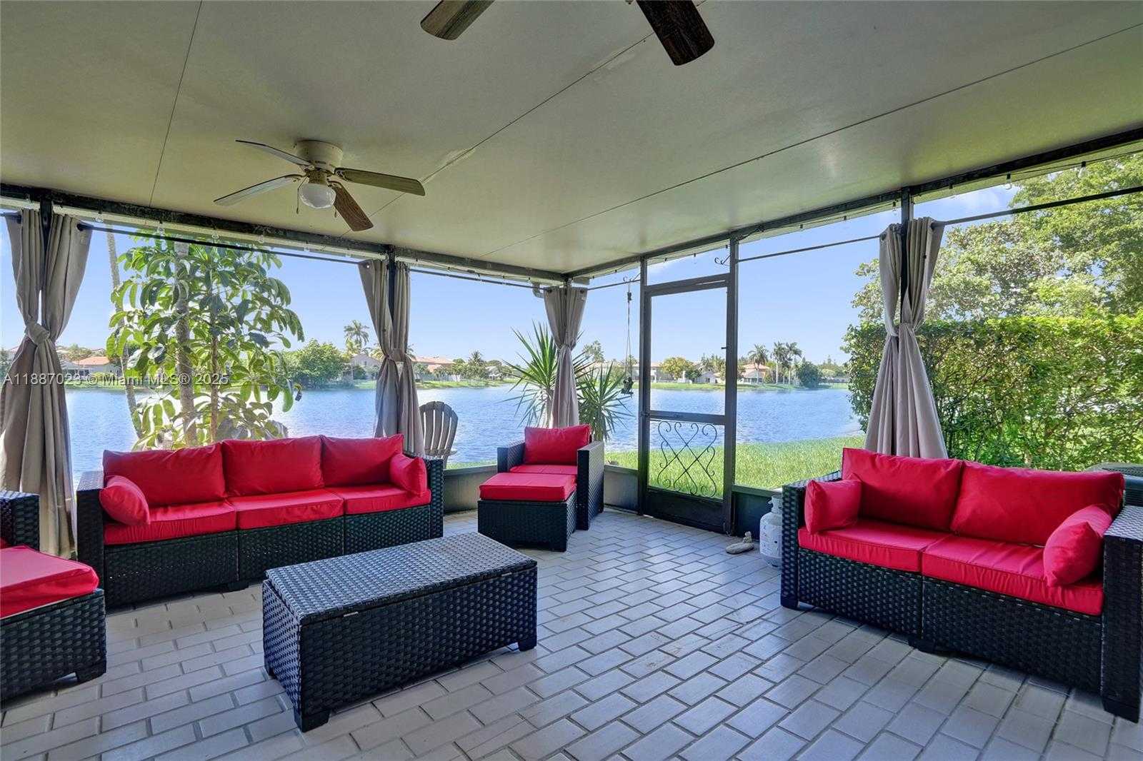 Small Image of Pembroke Pines Number 11