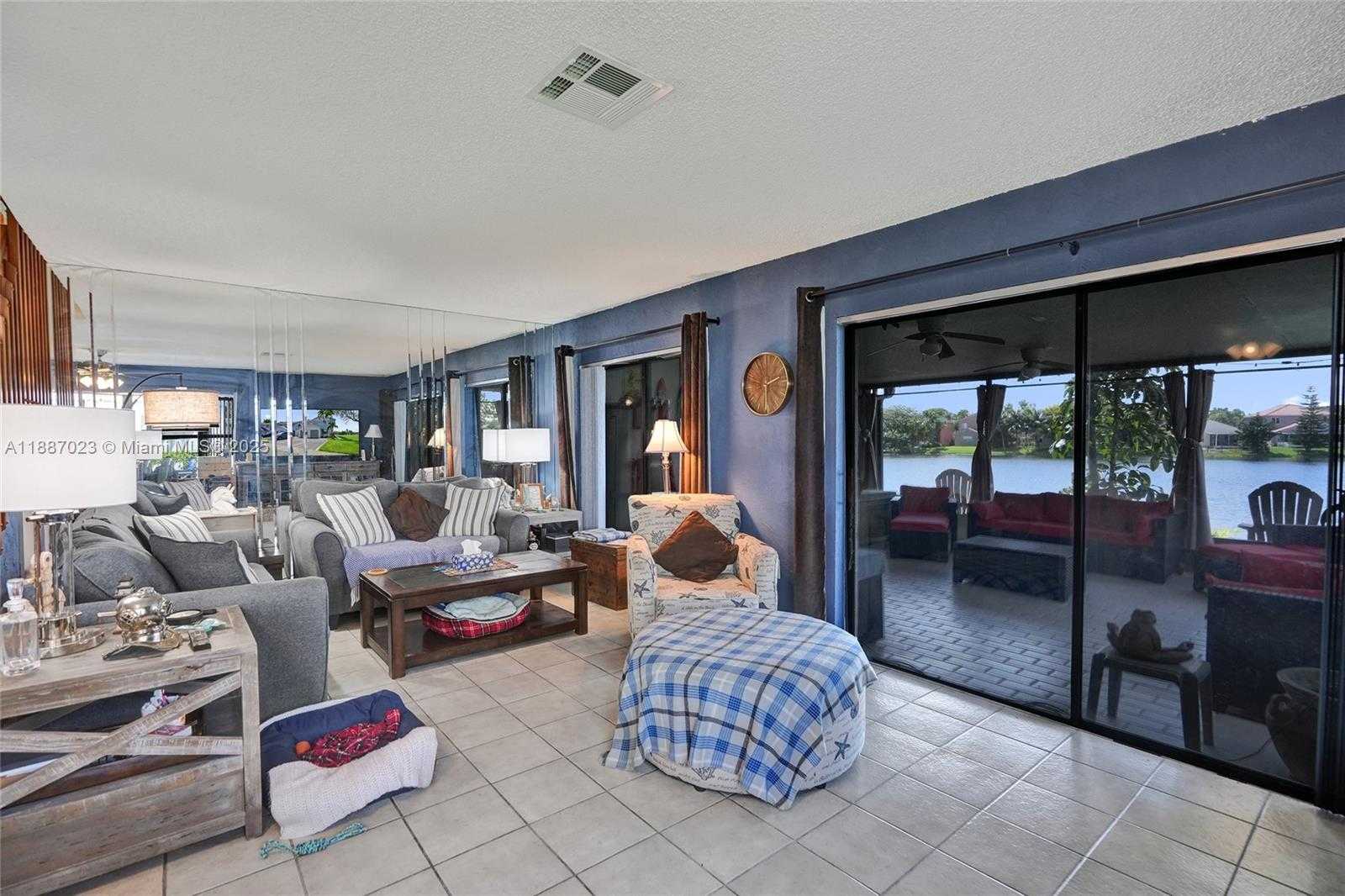 Small Image of Pembroke Pines Number 12