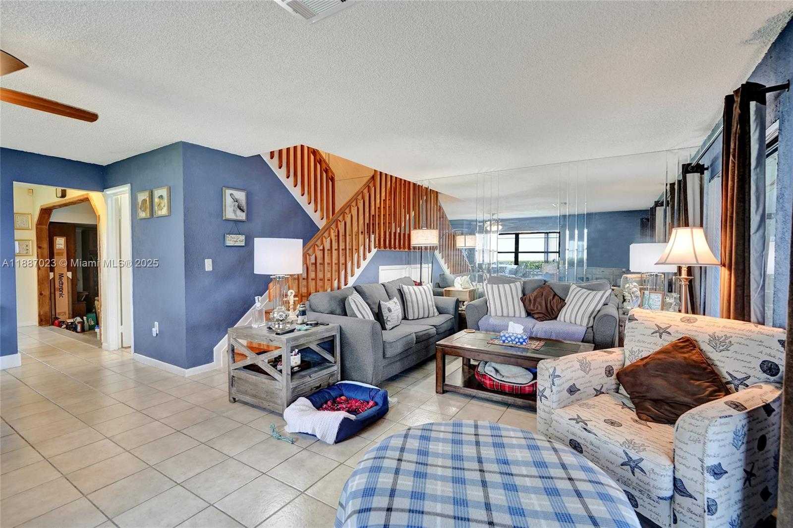 Small Image of Pembroke Pines Number 13