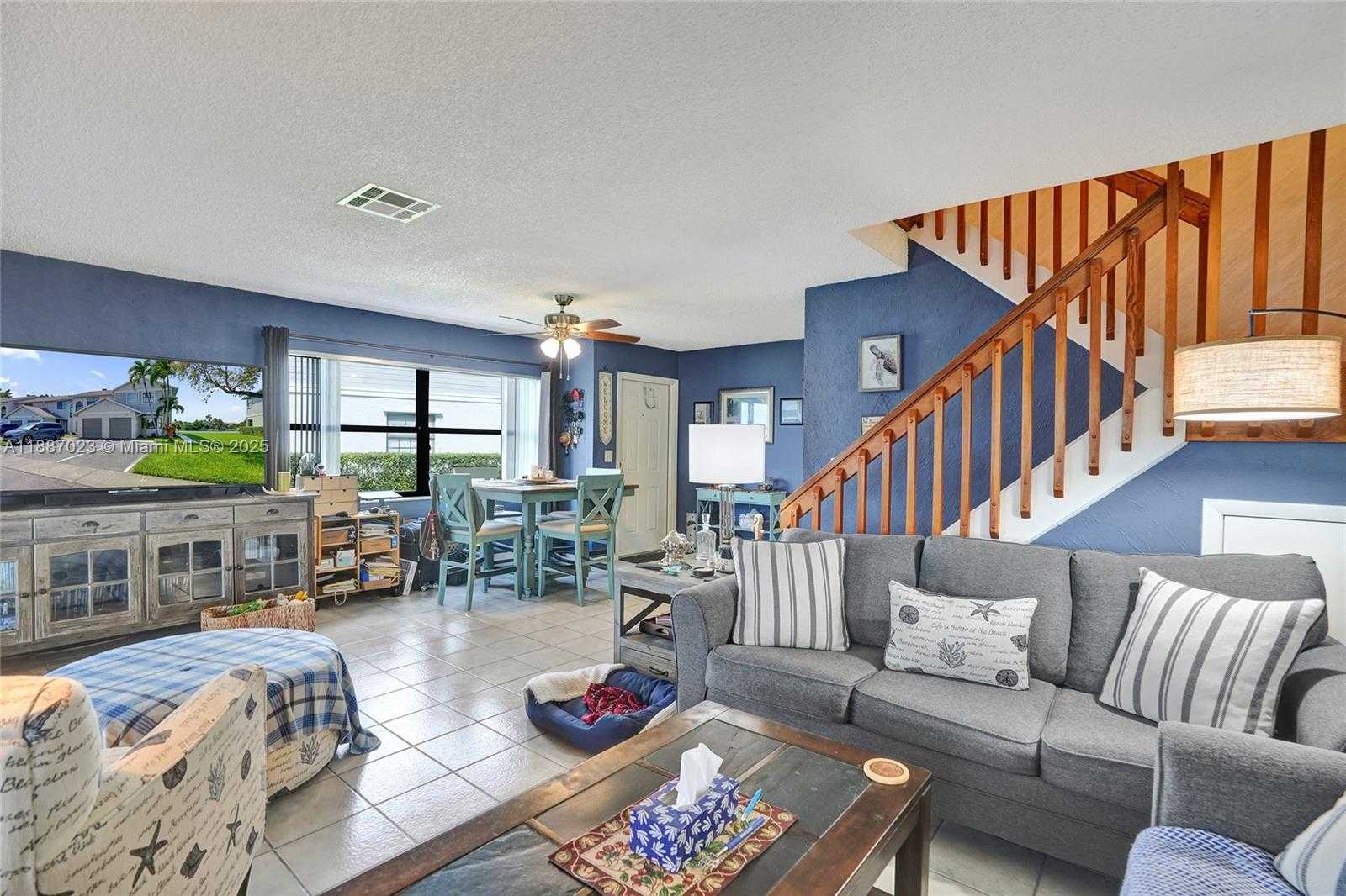 Small Image of Pembroke Pines Number 15