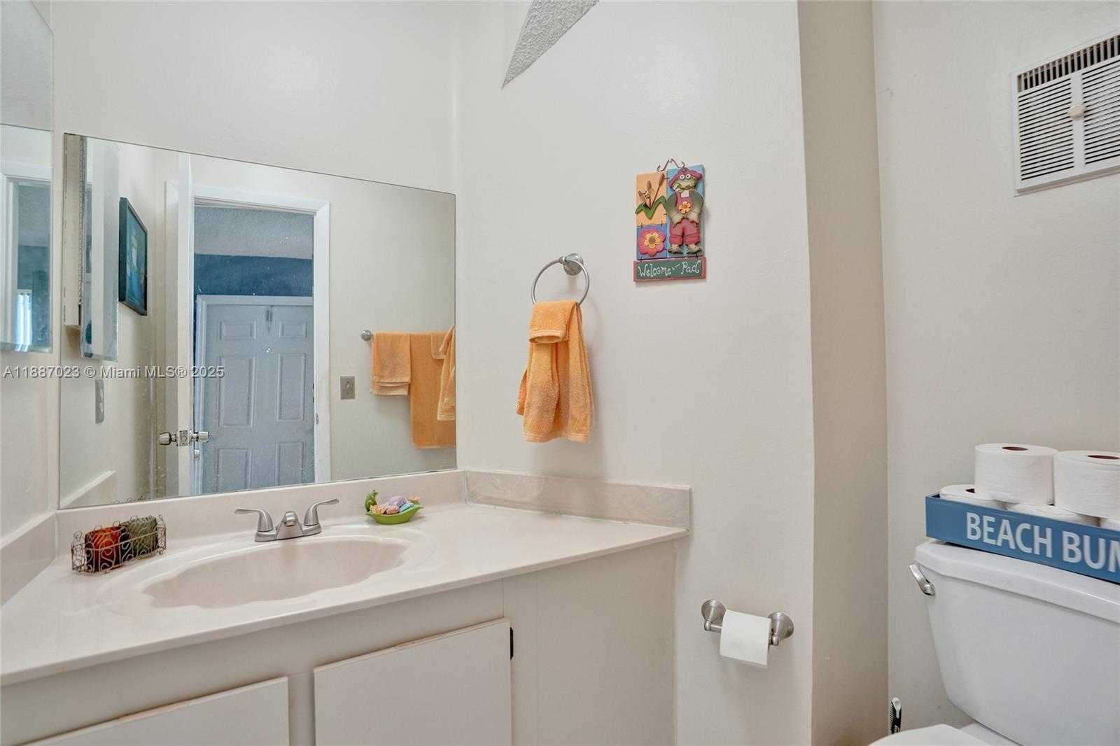 Small Image of Pembroke Pines Number 16