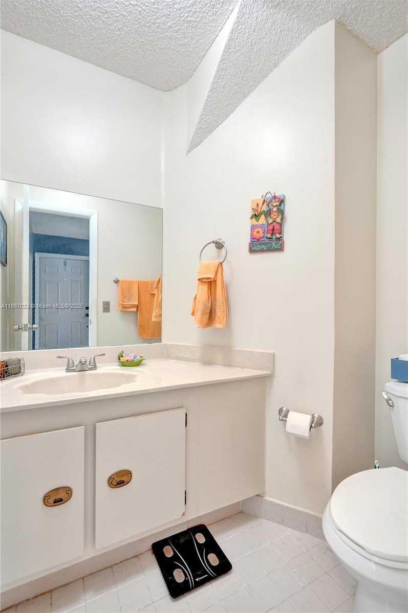 Small Image of Pembroke Pines Number 17