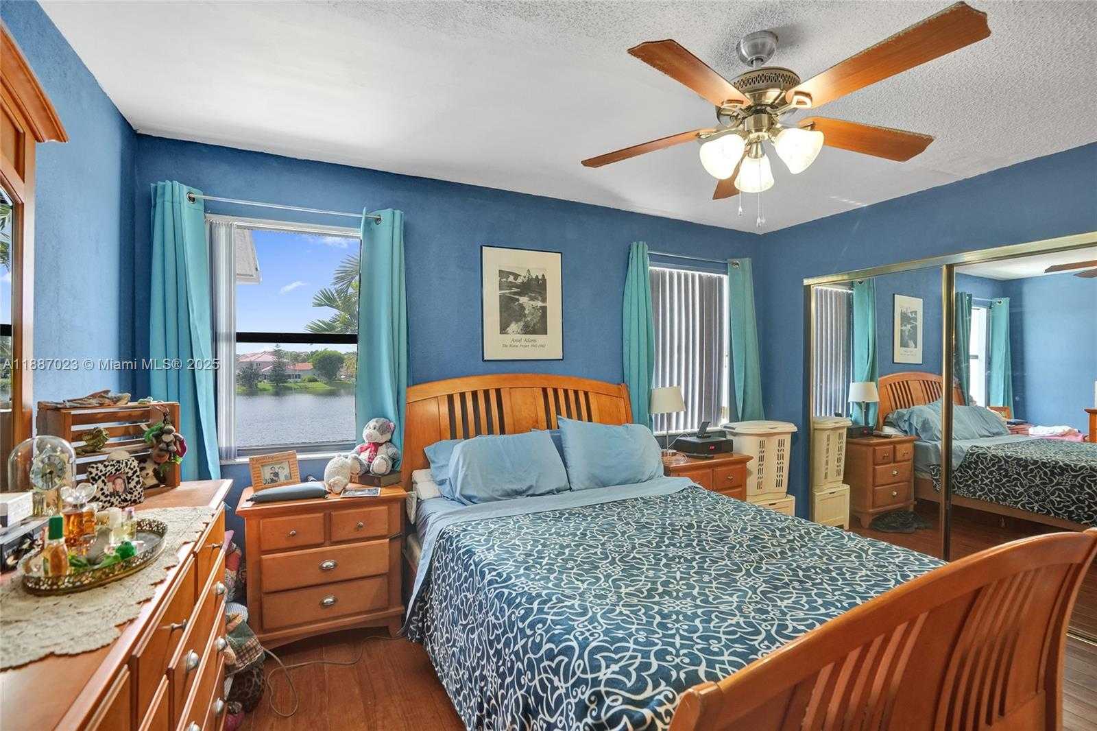 Small Image of Pembroke Pines Number 18