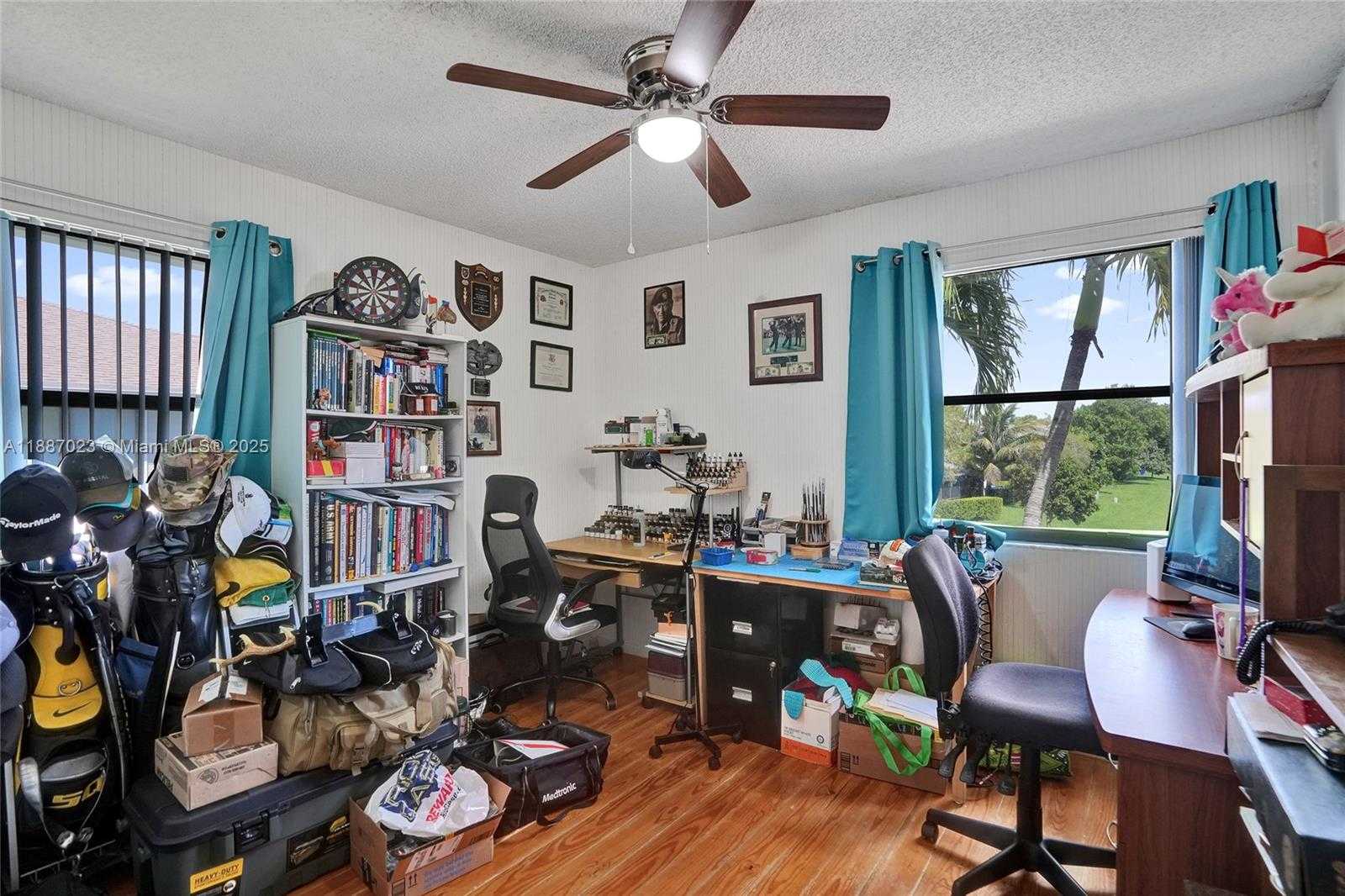 Small Image of Pembroke Pines Number 20