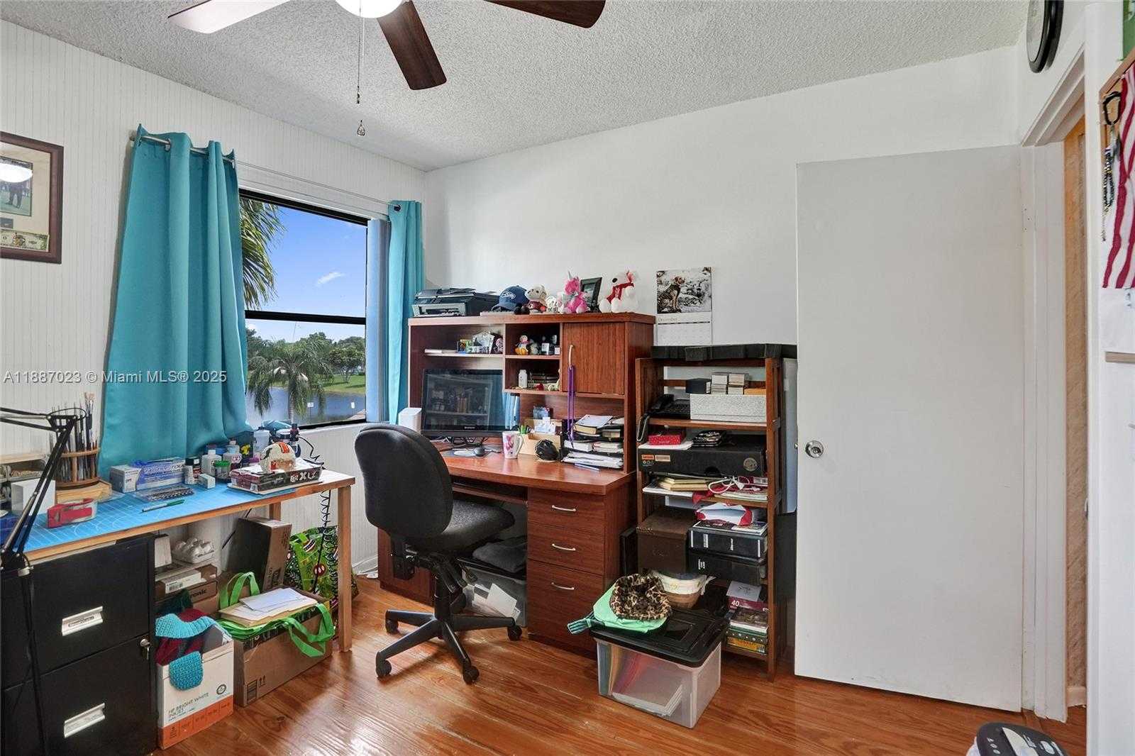 Small Image of Pembroke Pines Number 21