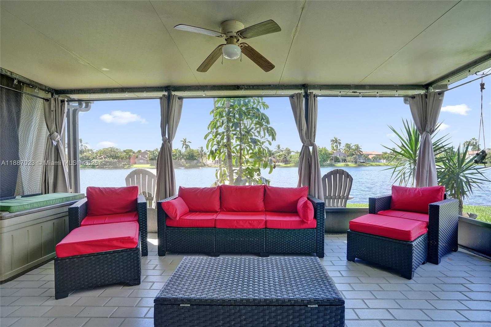 Small Image of Pembroke Pines Number 22