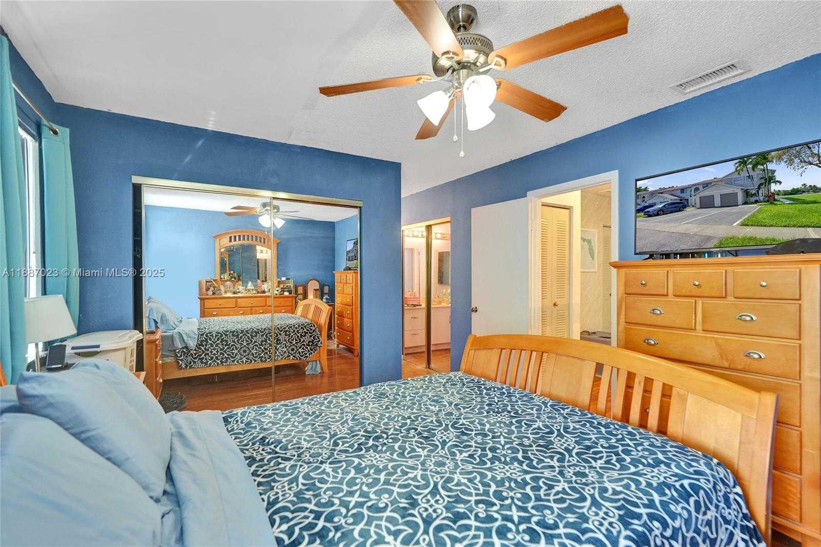 Small Image of Pembroke Pines Number 26