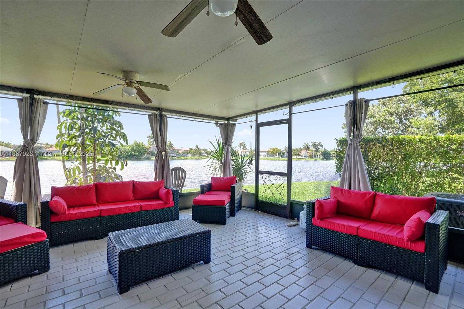 Small Image of Pembroke Pines Number 3