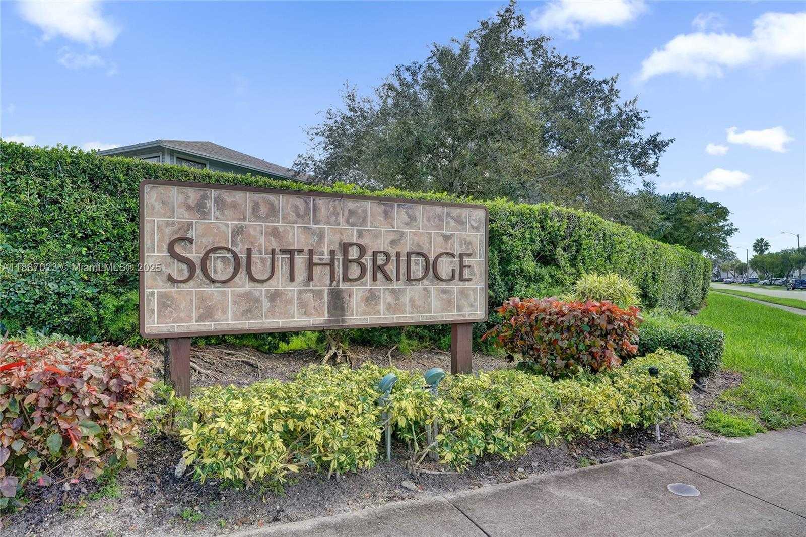 Small Image of Pembroke Pines Number 30