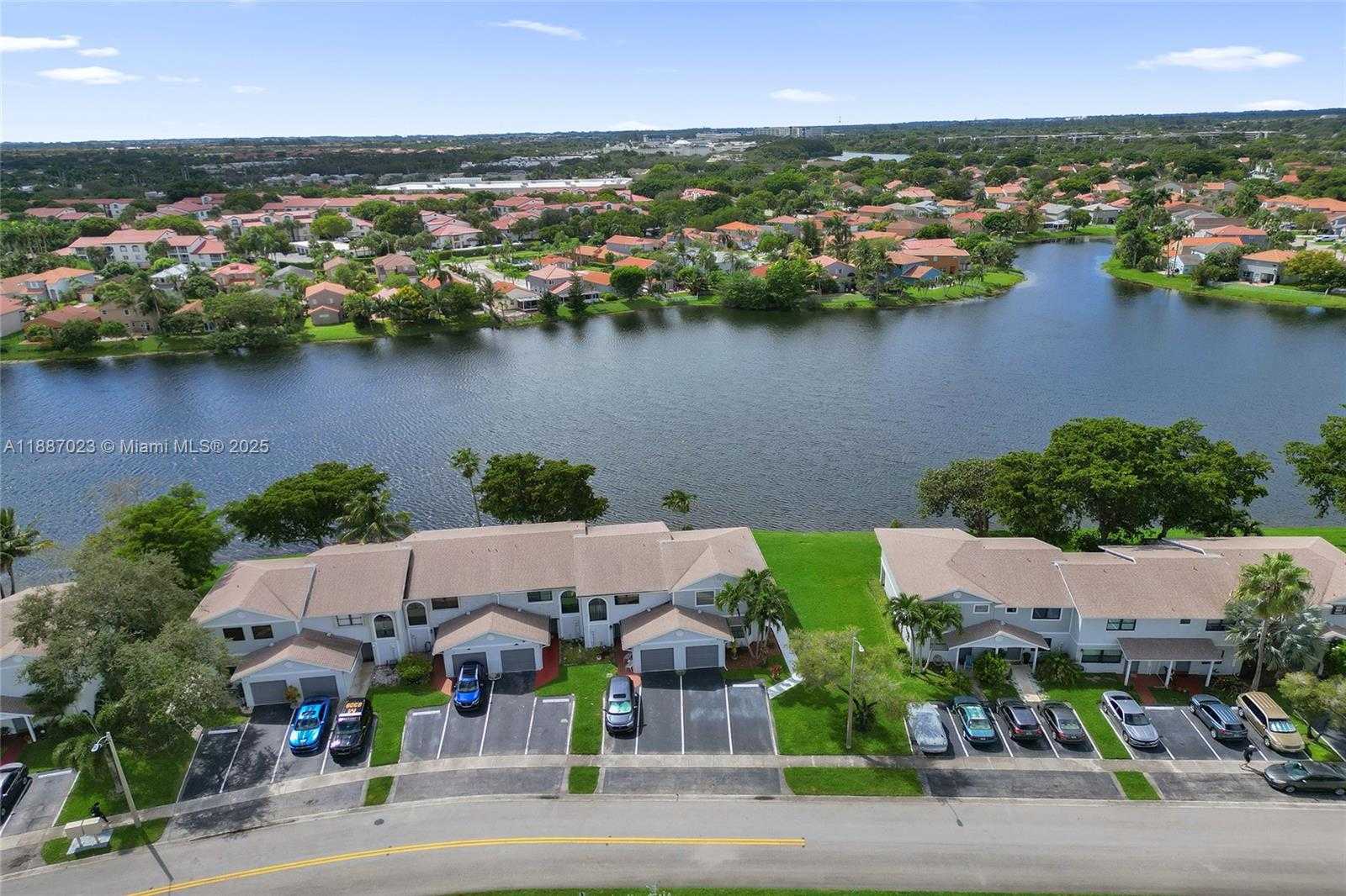 Small Image of Pembroke Pines Number 31