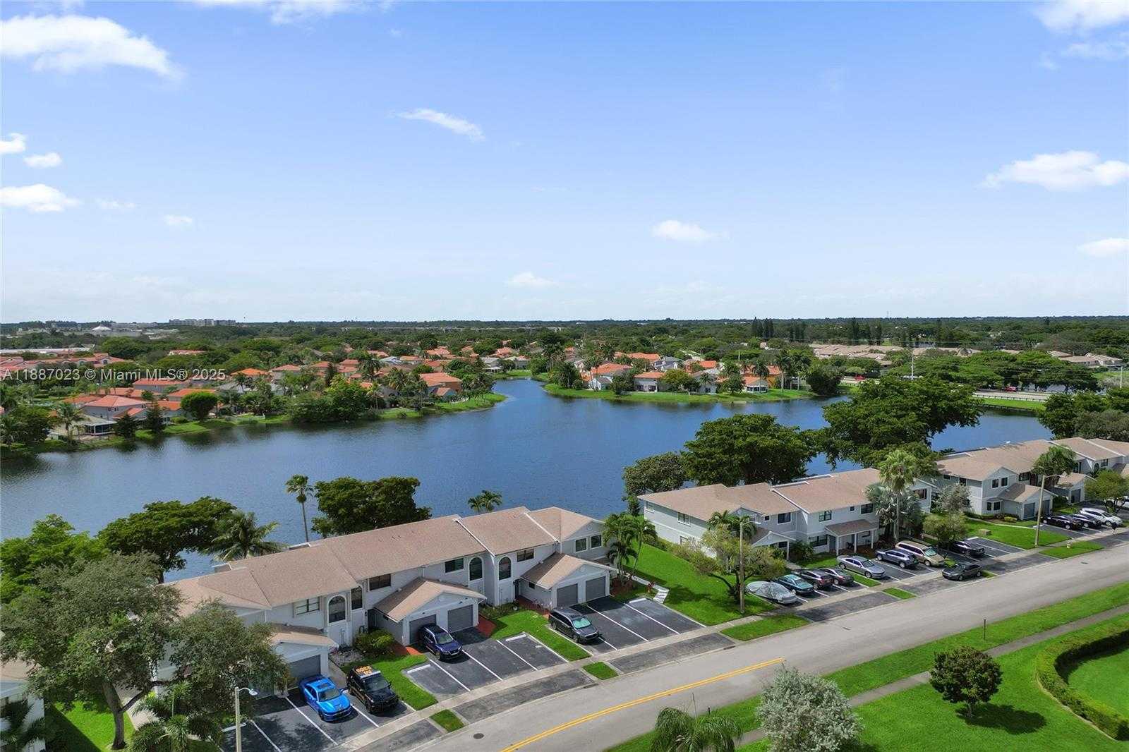 Small Image of Pembroke Pines Number 32
