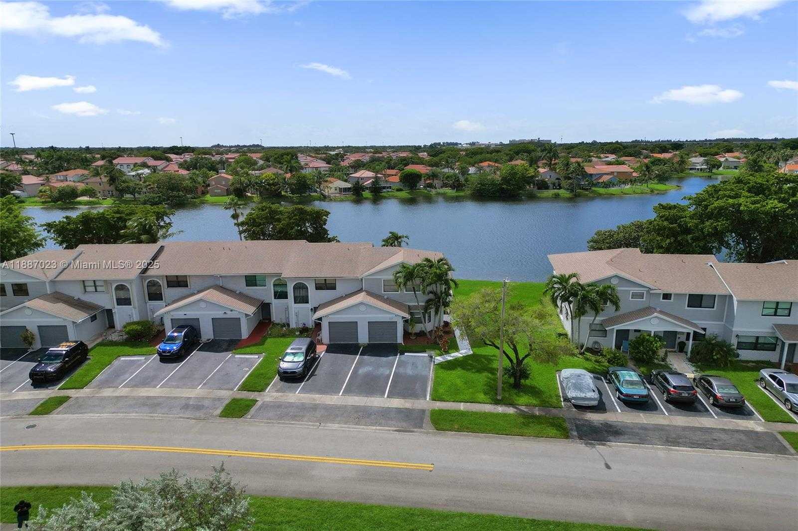 Small Image of Pembroke Pines Number 36