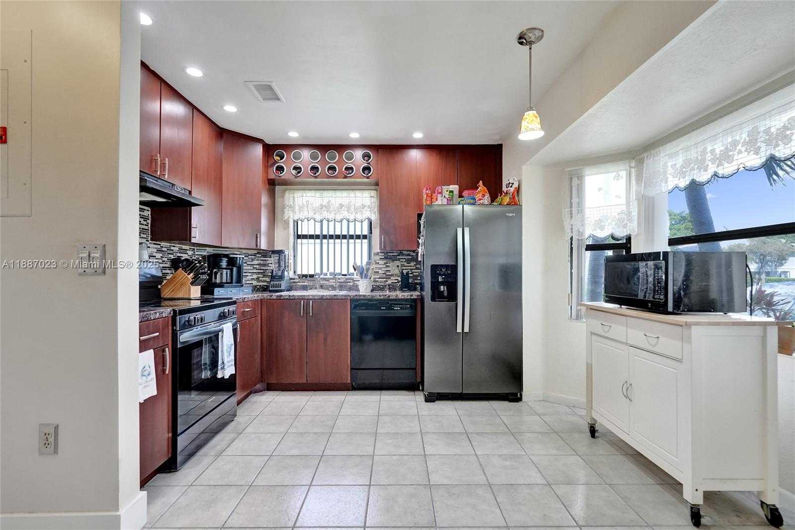 Small Image of Pembroke Pines Number 4
