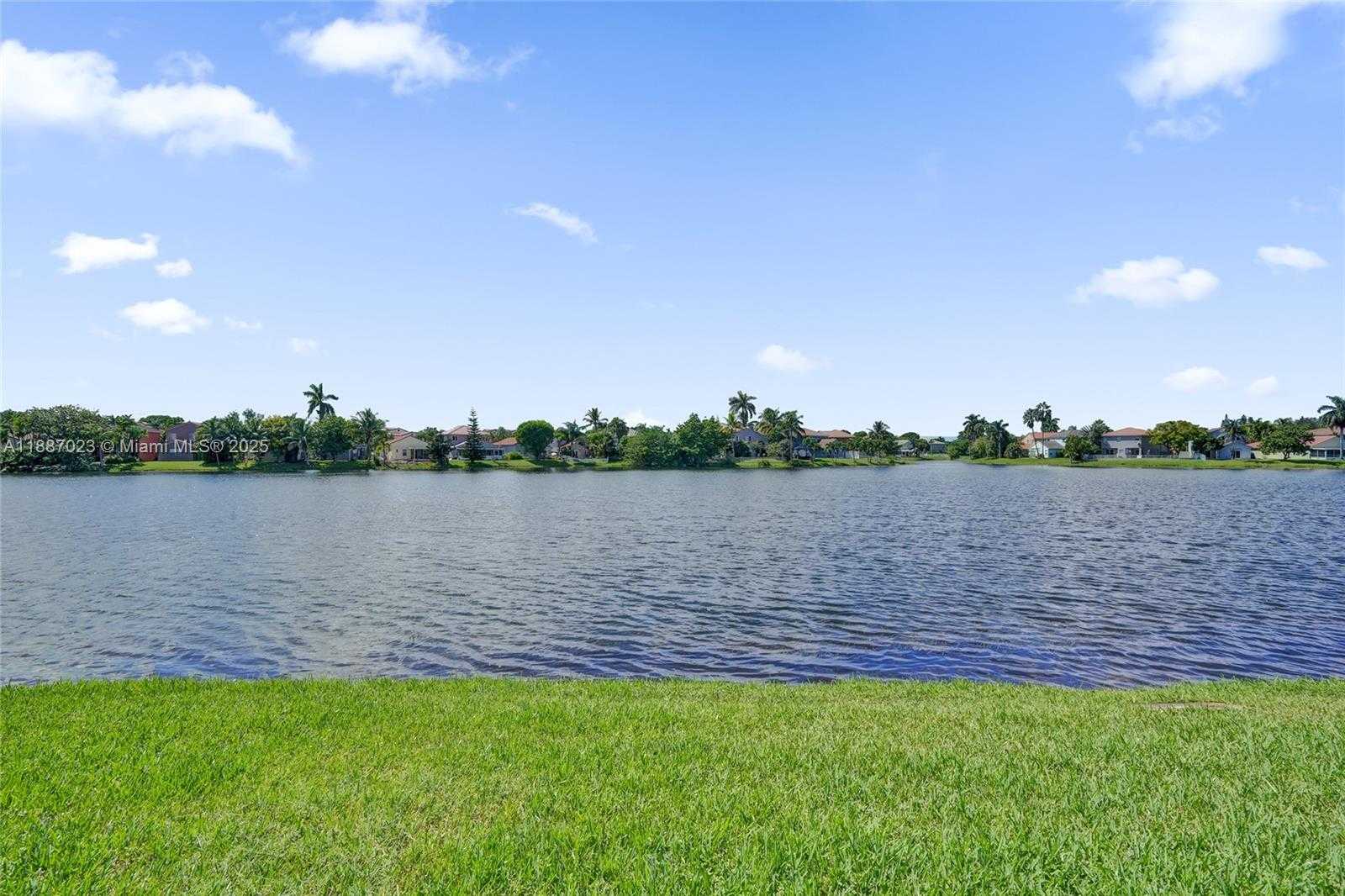 Small Image of Pembroke Pines Number 42