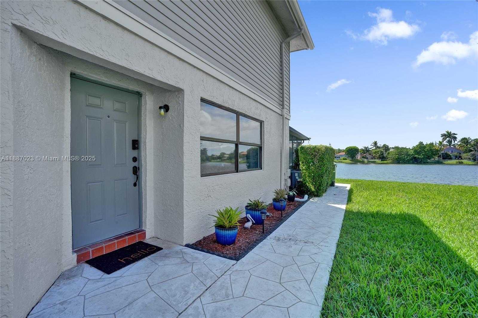 Small Image of Pembroke Pines Number 5
