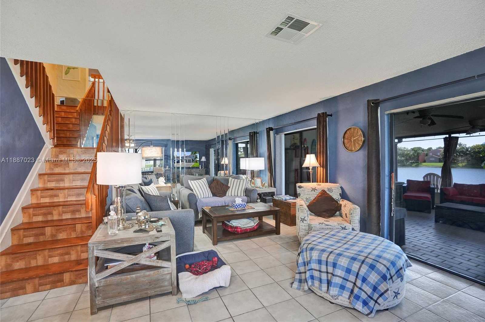 Small Image of Pembroke Pines Number 7