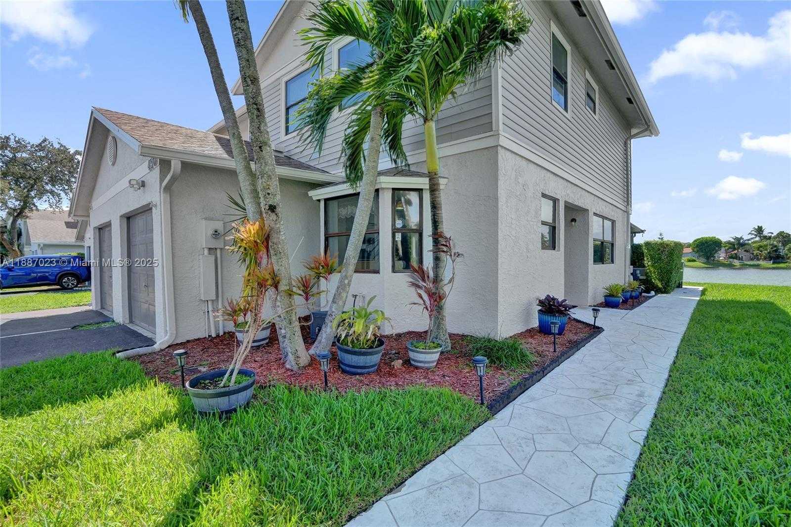 Small Image of Pembroke Pines Number 9