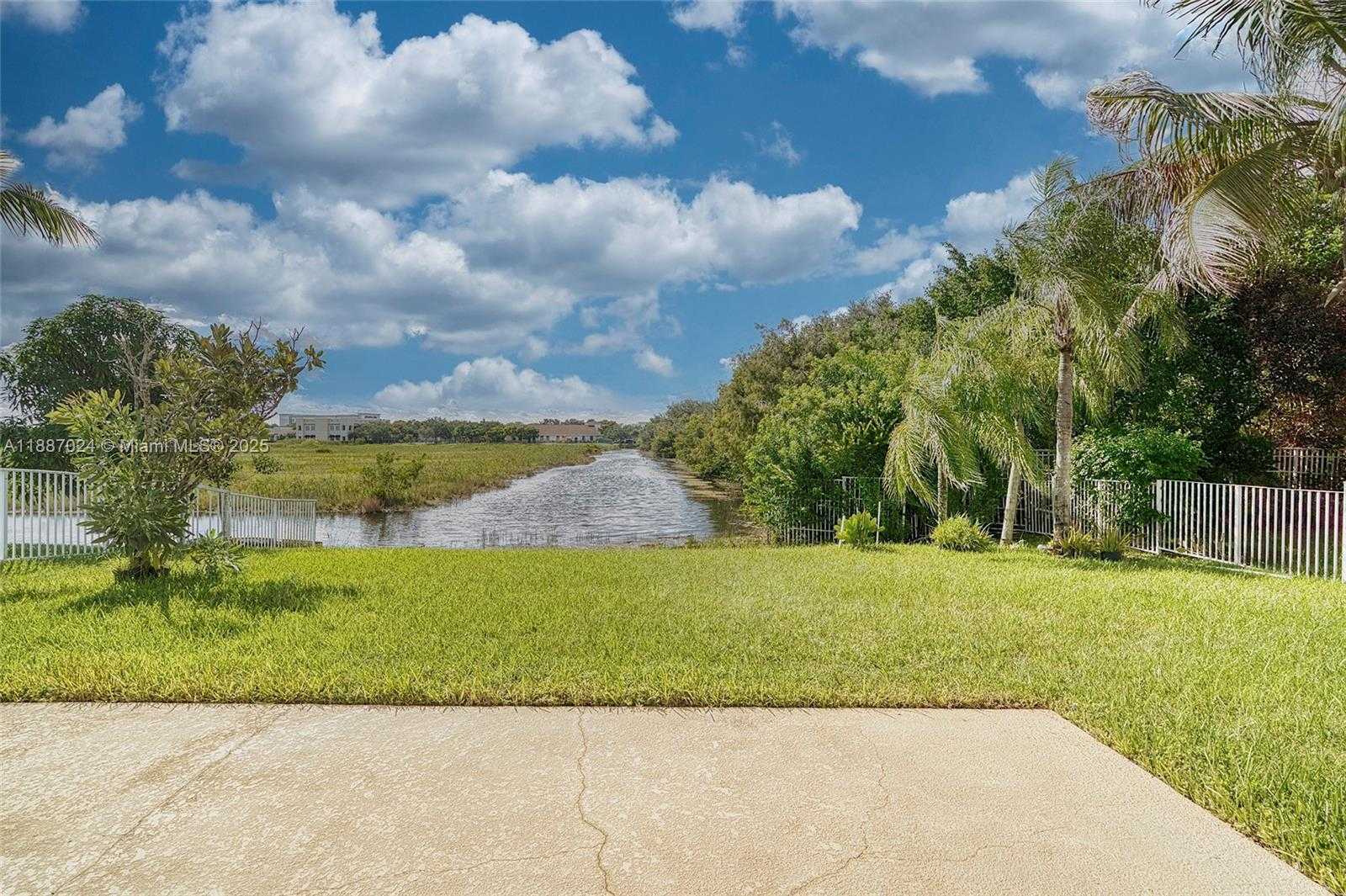 Small Image of 2034 NORTH WEST 145TH AVE, Pembroke Pines Number 7