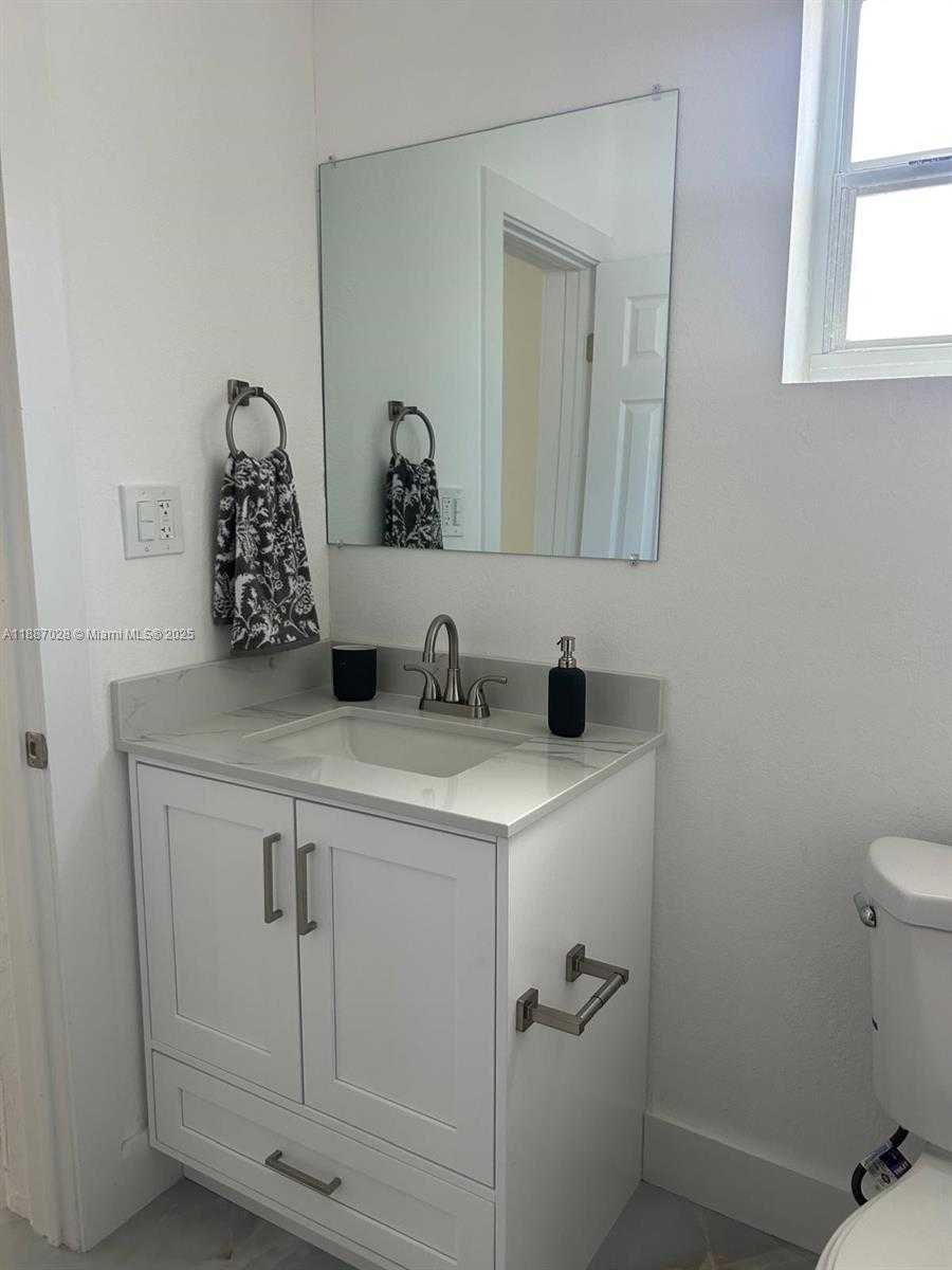 Small Image of 3601 NORTH 66TH AVE, Hollywood Number 12