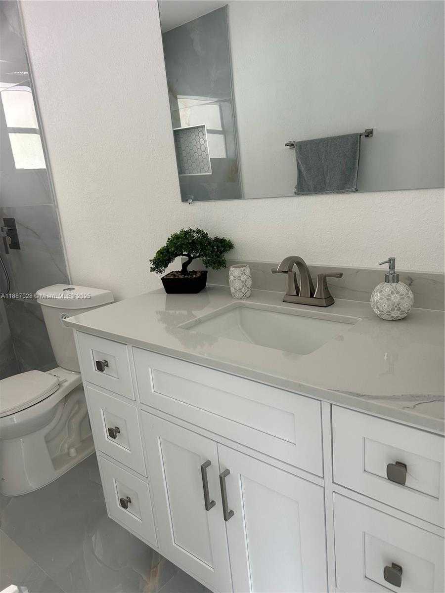 Small Image of 3601 NORTH 66TH AVE, Hollywood Number 13