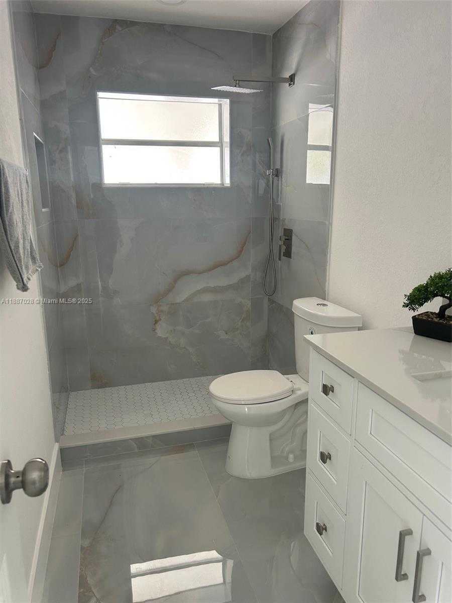 Small Image of 3601 NORTH 66TH AVE, Hollywood Number 14