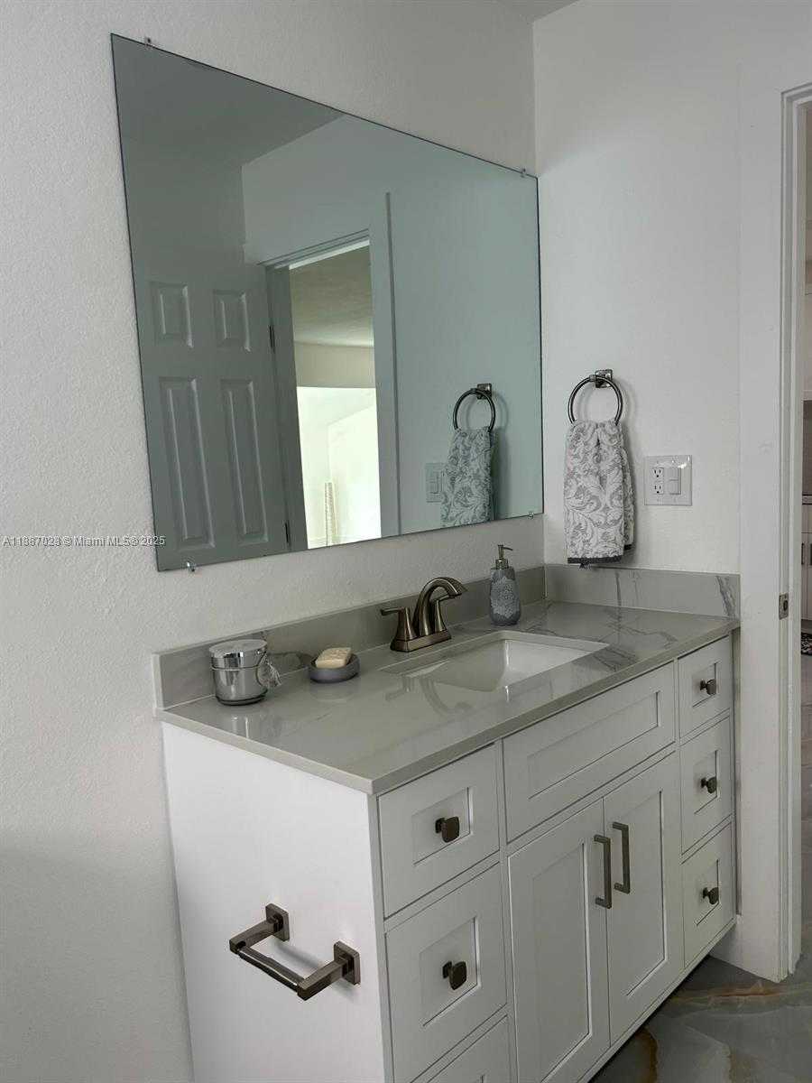 Small Image of 3601 NORTH 66TH AVE, Hollywood Number 15