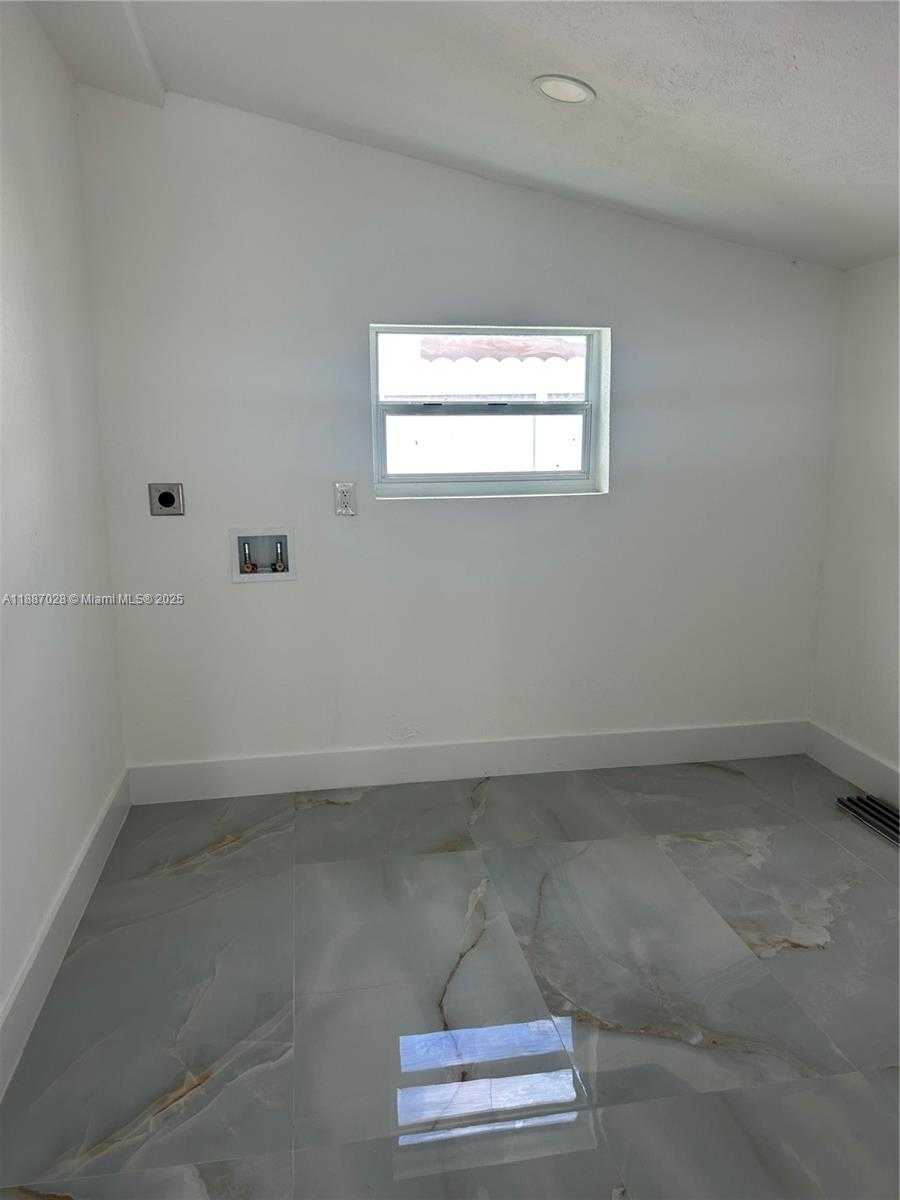 Small Image of 3601 NORTH 66TH AVE, Hollywood Number 17