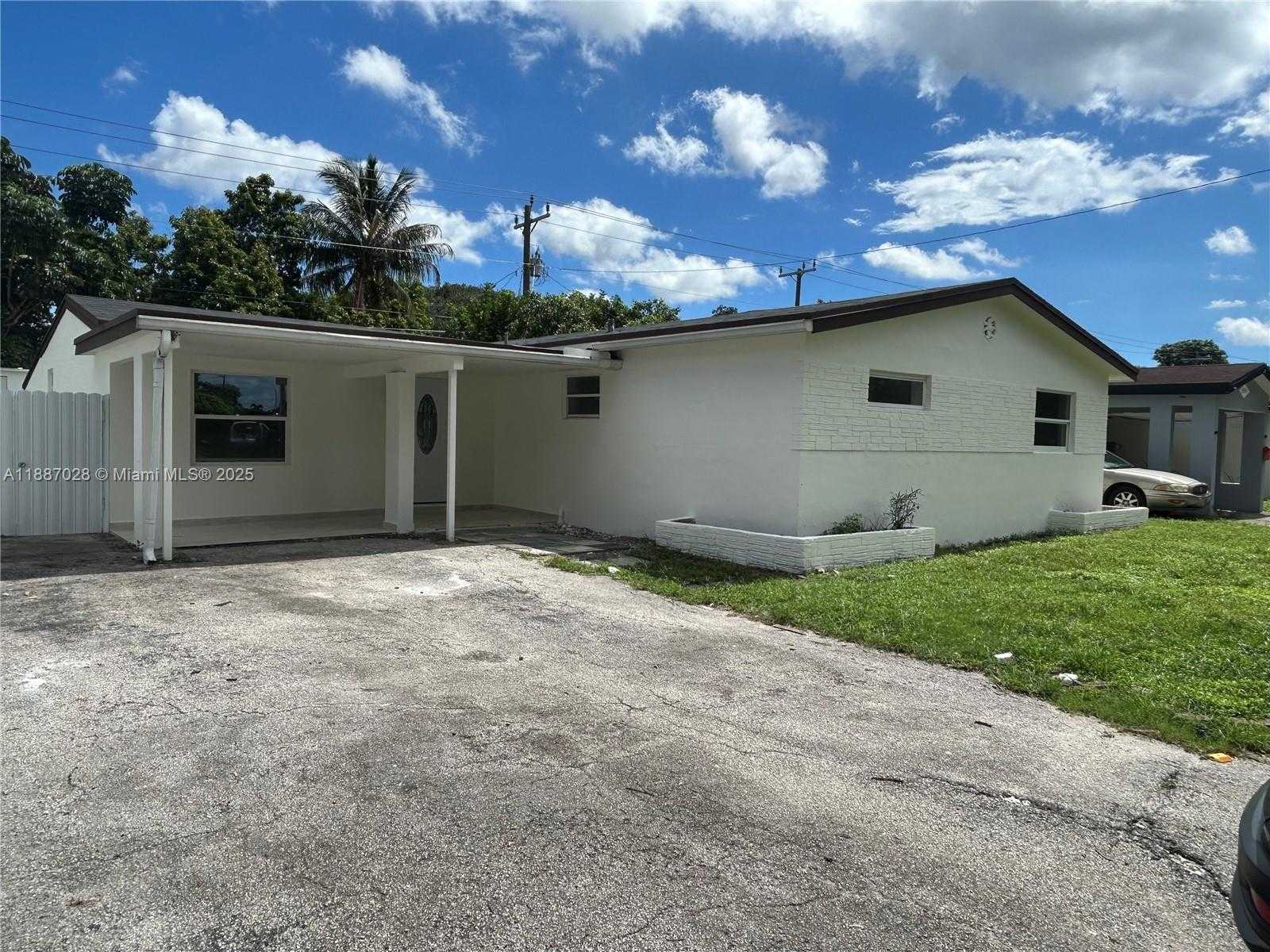 Small Image of 3601 NORTH 66TH AVE, Hollywood Number 2