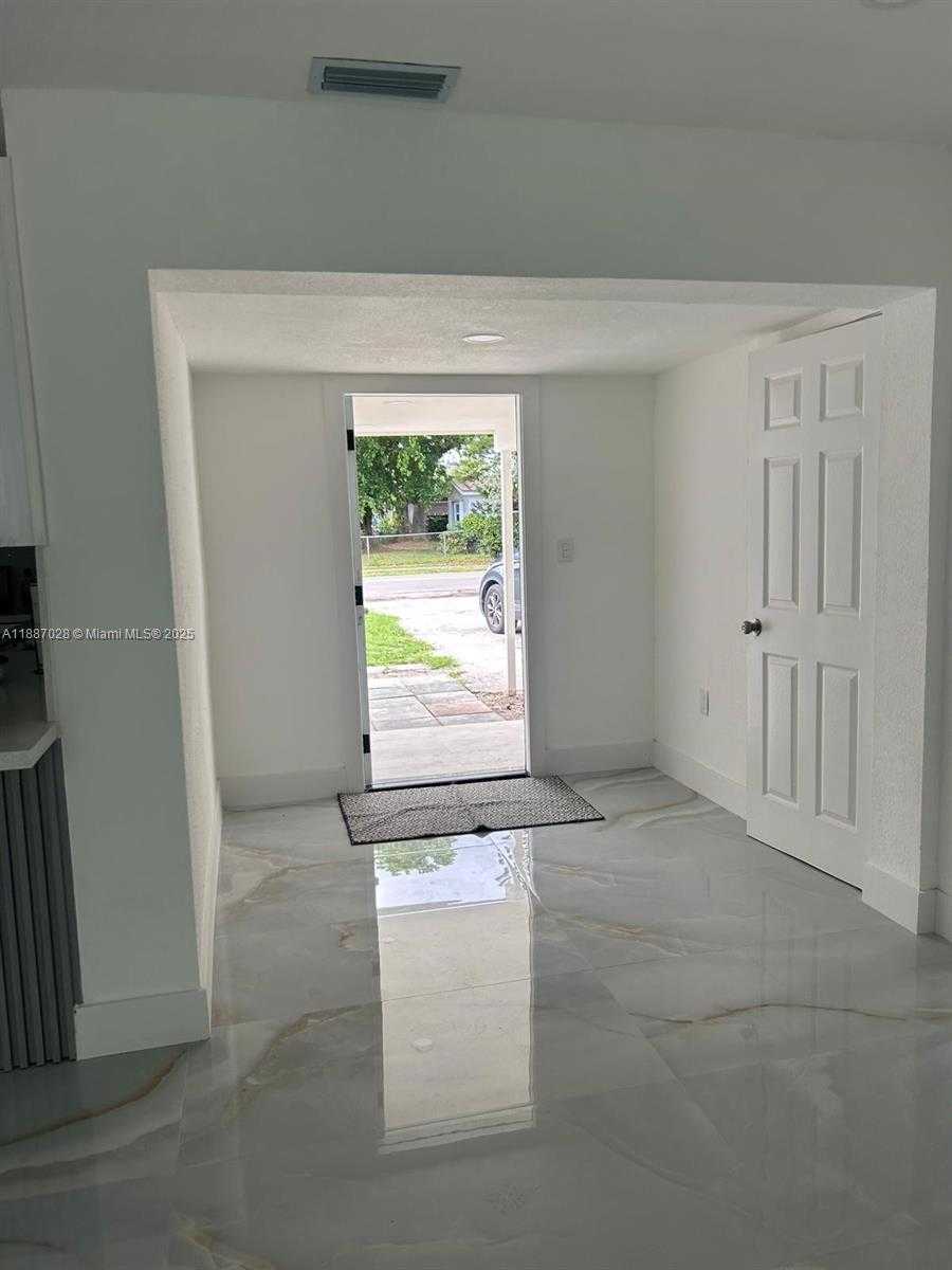 Small Image of 3601 NORTH 66TH AVE, Hollywood Number 4