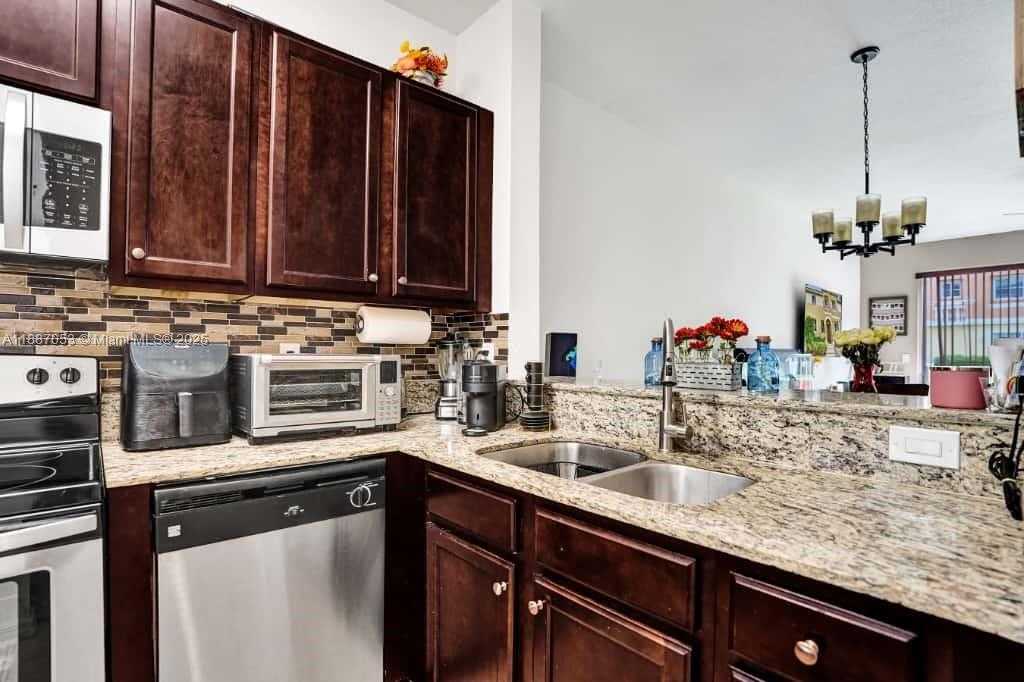 Small Image of 1832 SOUTH WEST 89TH TER, Miramar Number 5