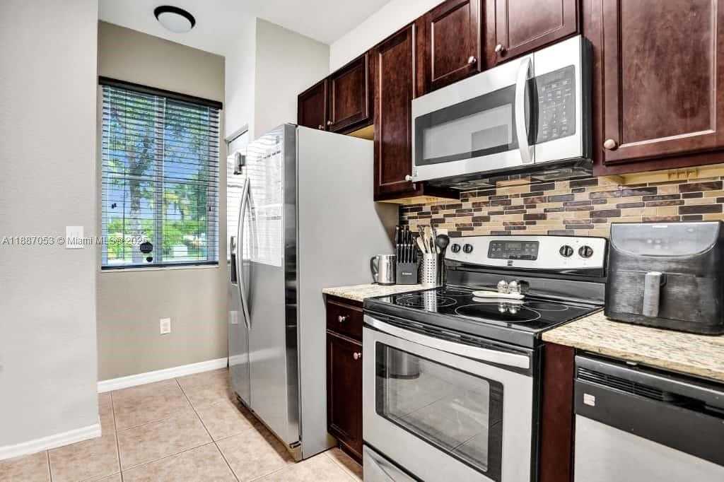 Small Image of 1832 SOUTH WEST 89TH TER, Miramar Number 6
