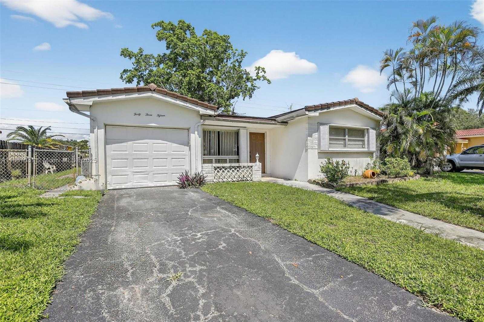 Small Image of 4315 WEST PARK RD, Hollywood Number 2
