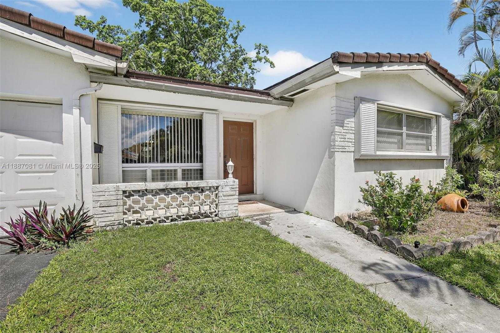 Small Image of 4315 WEST PARK RD, Hollywood Number 3