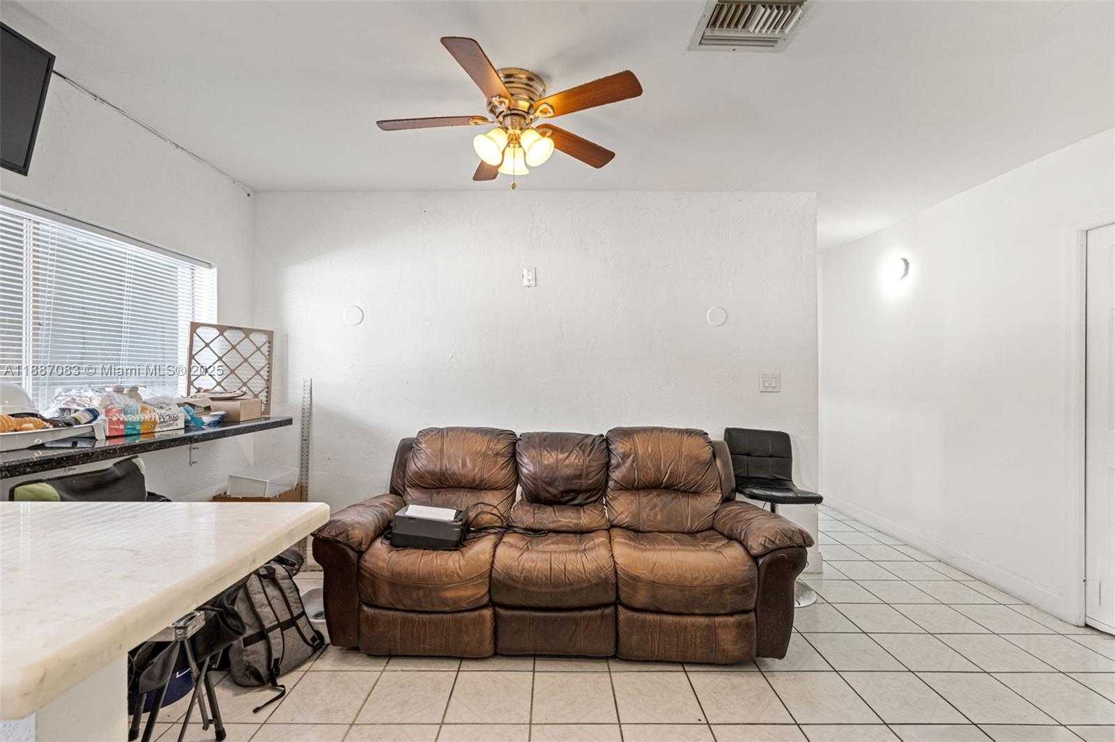 Small Image of 6045 DAWSON ST, Hollywood Number 10