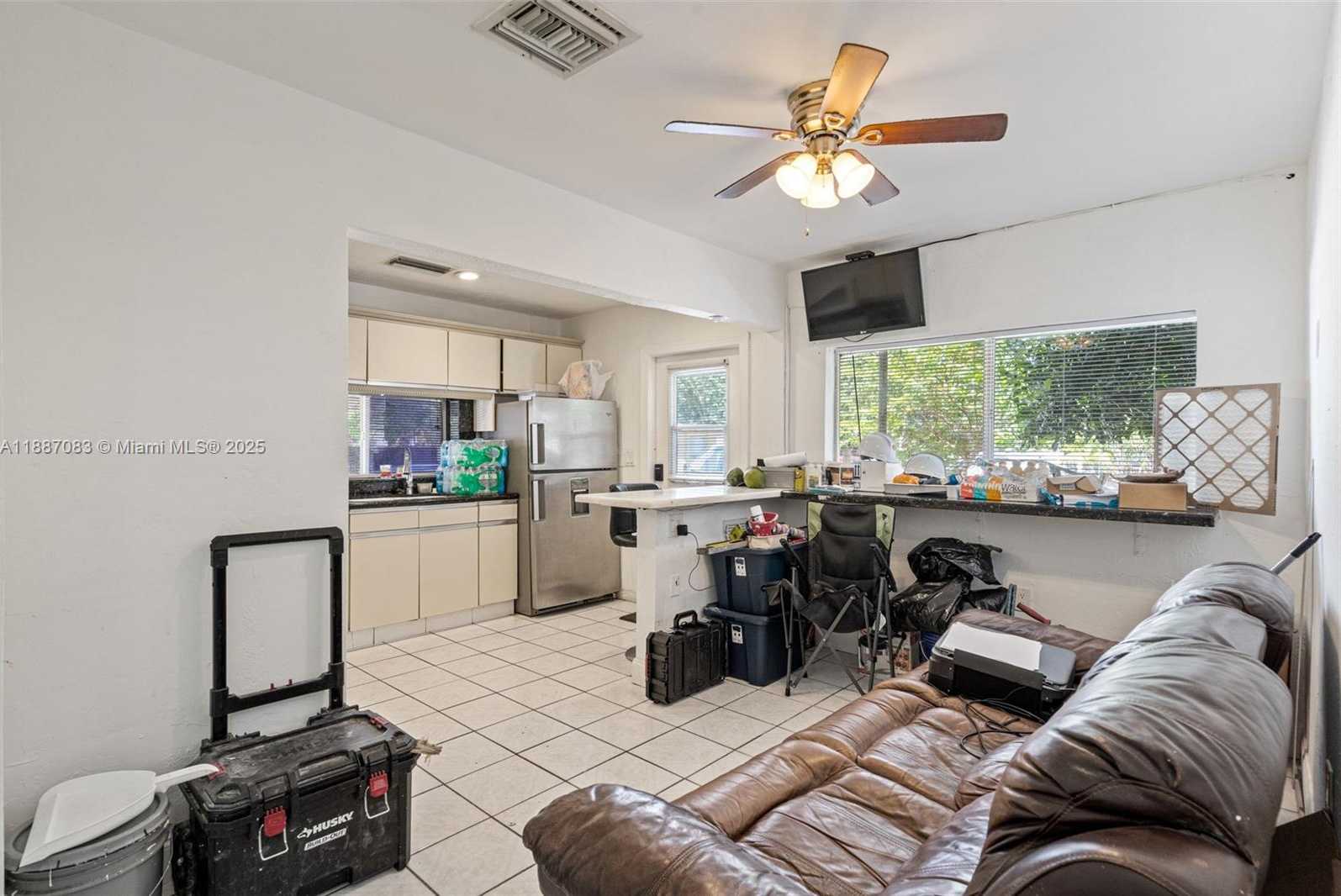 Small Image of 6045 DAWSON ST, Hollywood Number 11