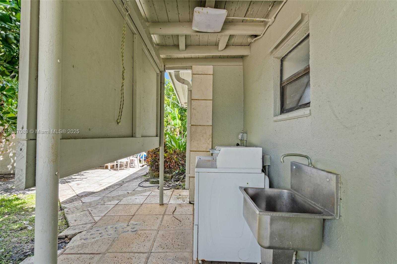 Small Image of 6045 DAWSON ST, Hollywood Number 25