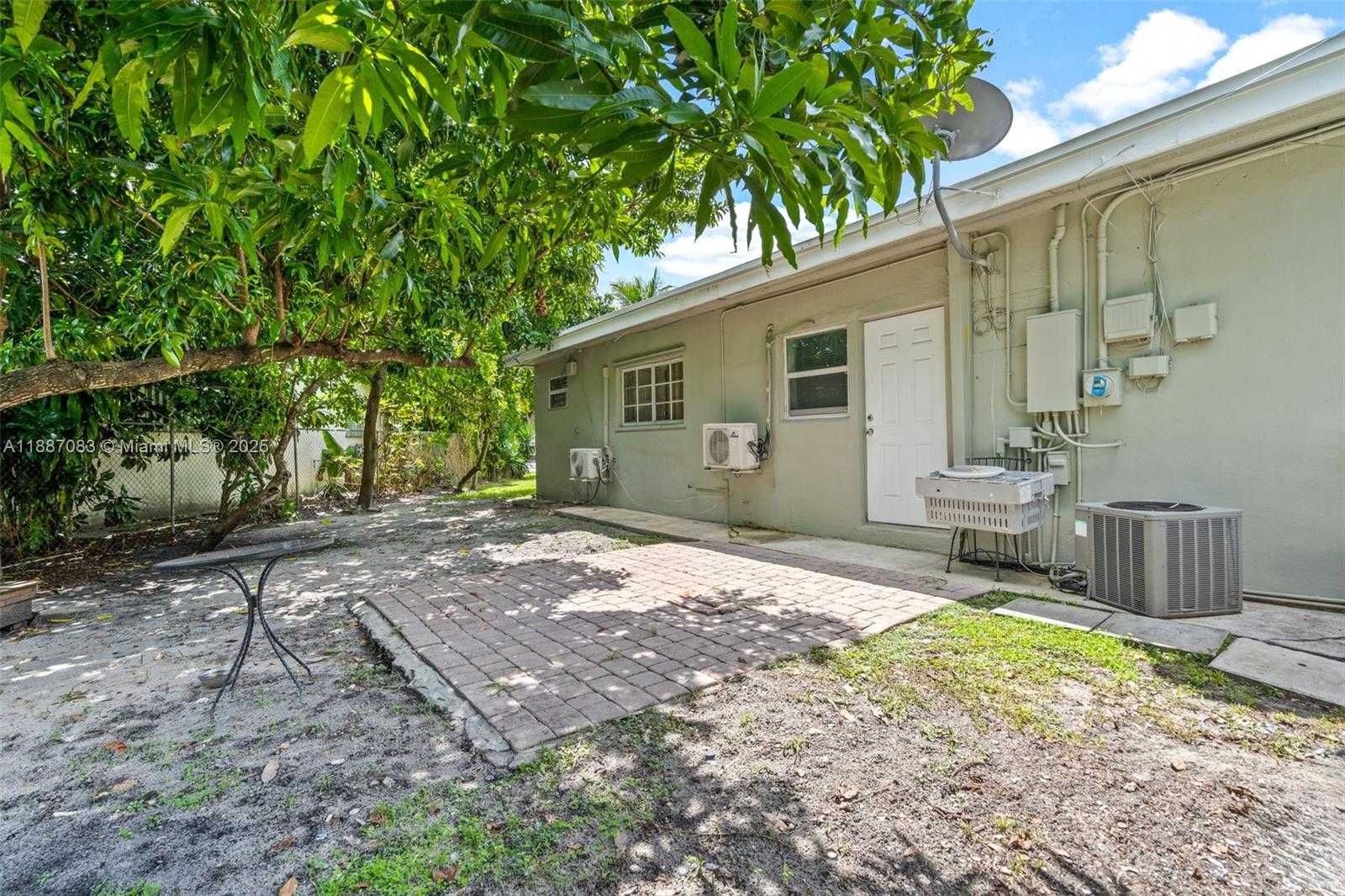 Small Image of 6045 DAWSON ST, Hollywood Number 36