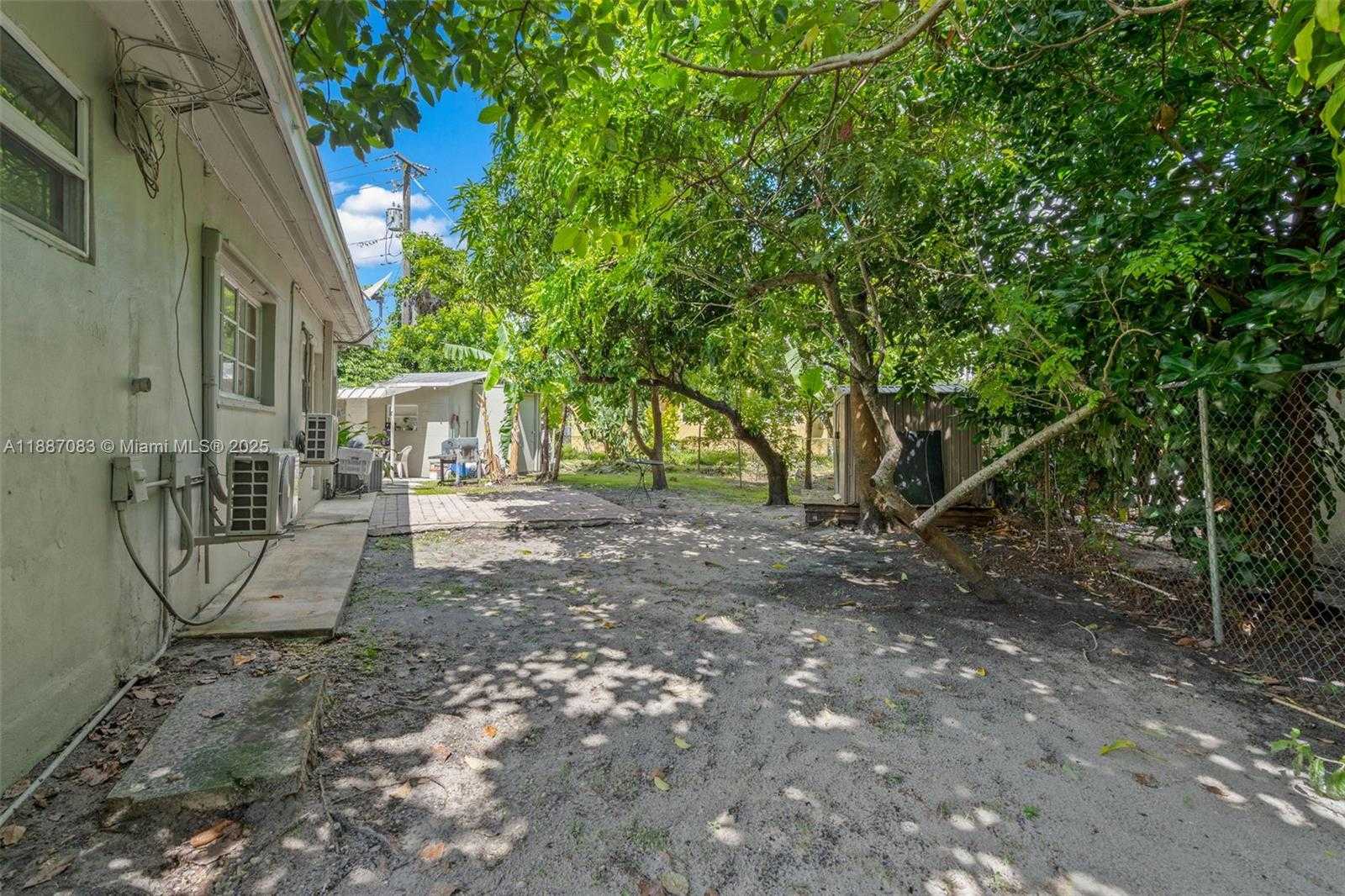 Small Image of 6045 DAWSON ST, Hollywood Number 38